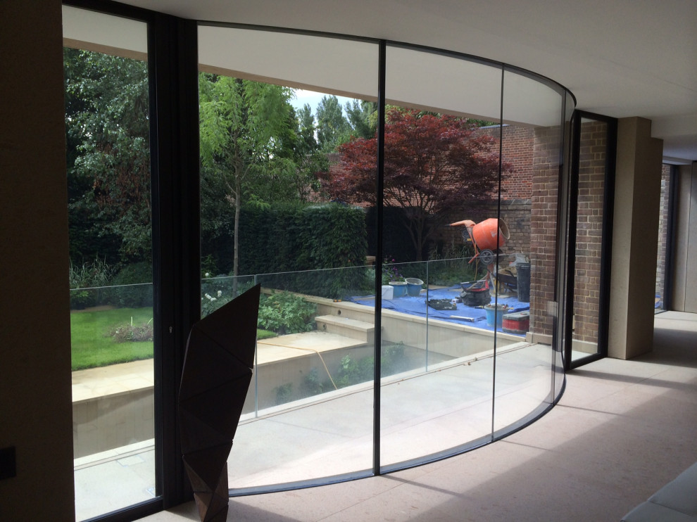 How Architects Use Custom Curved Glass to Create Iconic Buildings