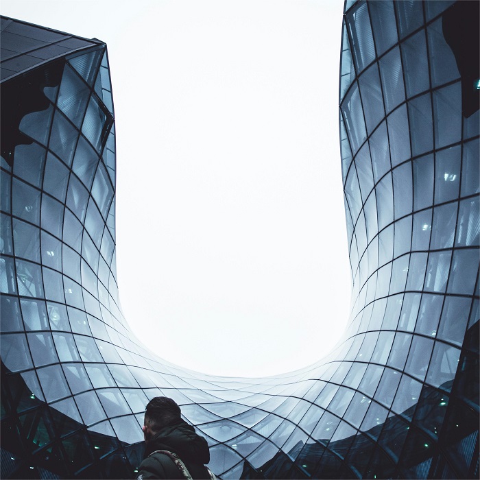 Curved Glass vs. Bent Glass: Understanding the Differences in Glass Processing